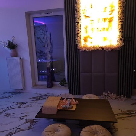 New In Gdansk! Red Room In The Heart Of Gdansk - Bdsm - With A Luxury Jacuzzi And Access To A Sauna المظهر الخارجي الصورة